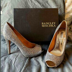 Badgley Mischka Humbie Silver Glitter Platform Pumps Size 8.5 Formal Wedding